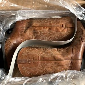 Ariat Cowboy boots